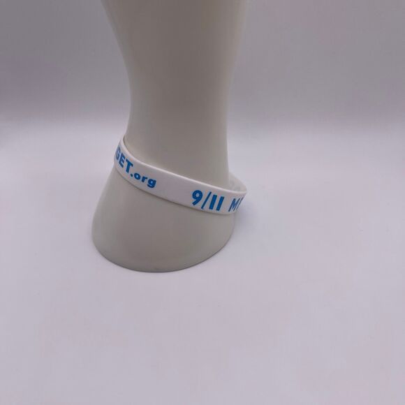 White & Blue Never Forget 9/11 Memorial Rubber Bracelet - Picture 9 of 12
